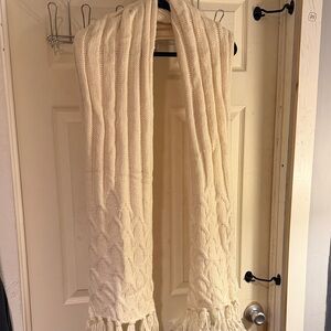 Banana Republic Cream Cable Knit Scarf